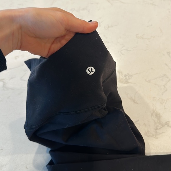 Like new - Lululemon 27” High Rise Wunder Under Black leggings - Picture 3 of 4